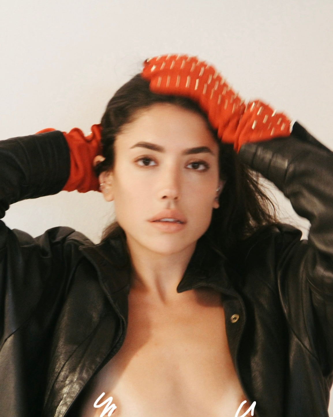 Marion red suede gloves, studded, silk-lined
